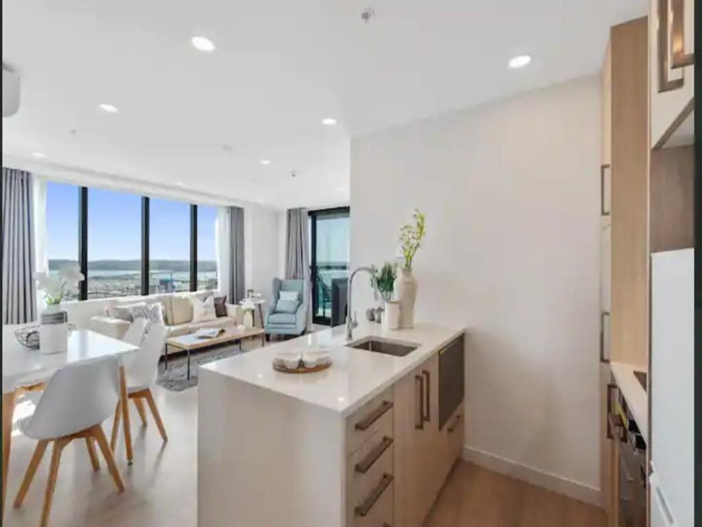 Just Opposite To Sky Tower , 2 Bed 2 Bath In Cbd Lejlighed Auckland Eksteriør billede